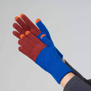 Colorblock Knit Touchscreen Gloves: Black Grey