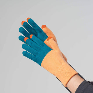Colorblock Knit Touchscreen Gloves: Black Grey